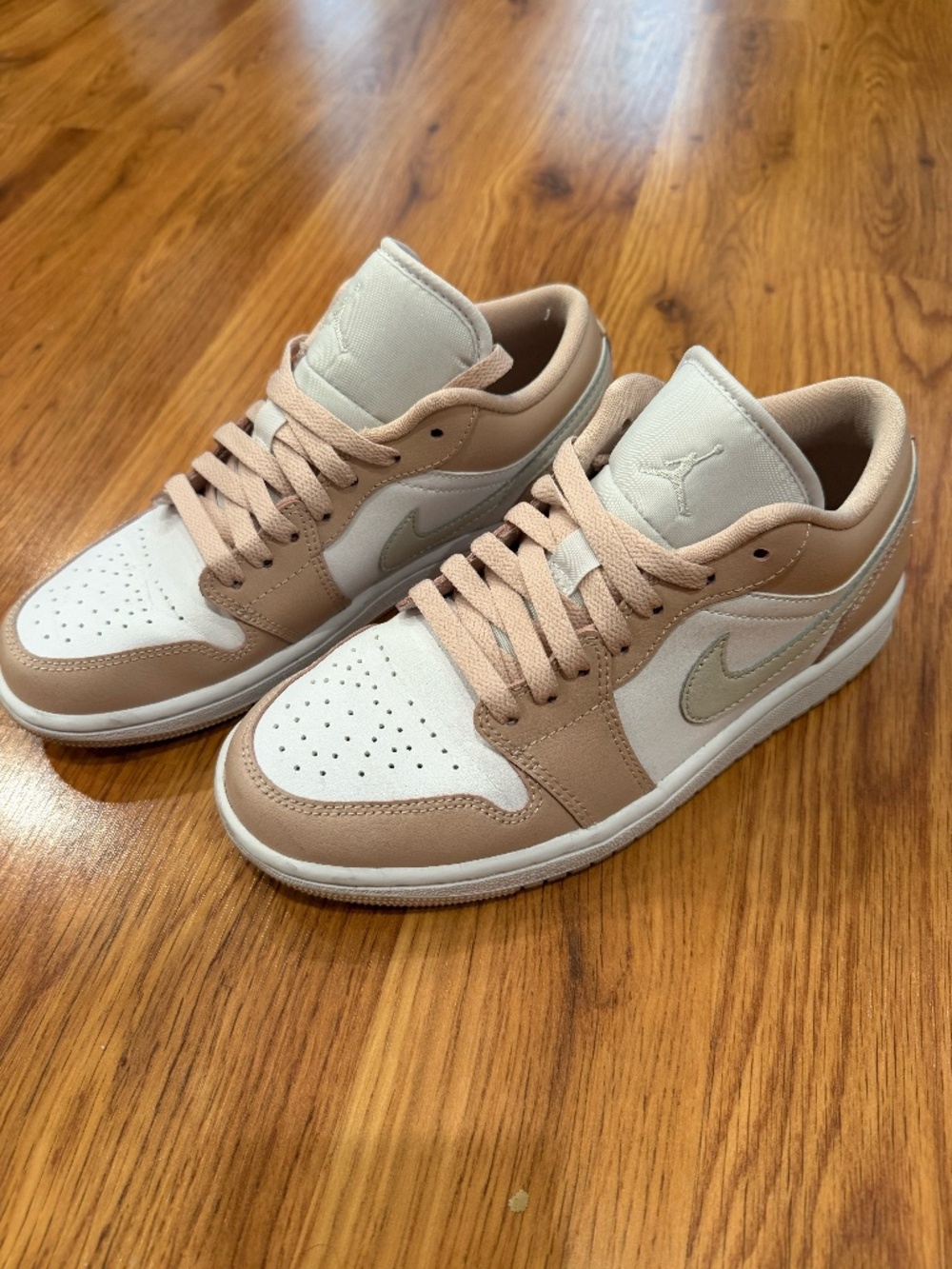 Women's Nike Shoes size 7